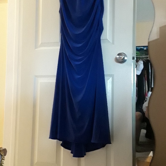 Gown - Picture 3 of 8